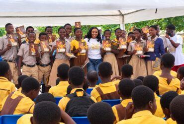 Ghanaian gospel musician, Essi Donkor, Inspires Ekumfi Students With School Supplies And GH¢2,000 BECE Prize